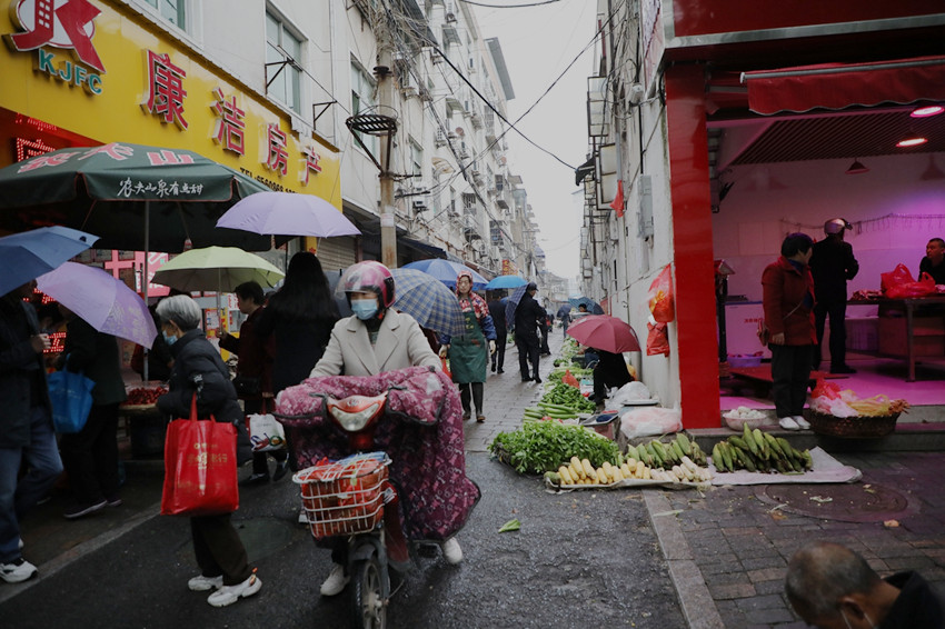 整治前的农贸巷入口处.JPG